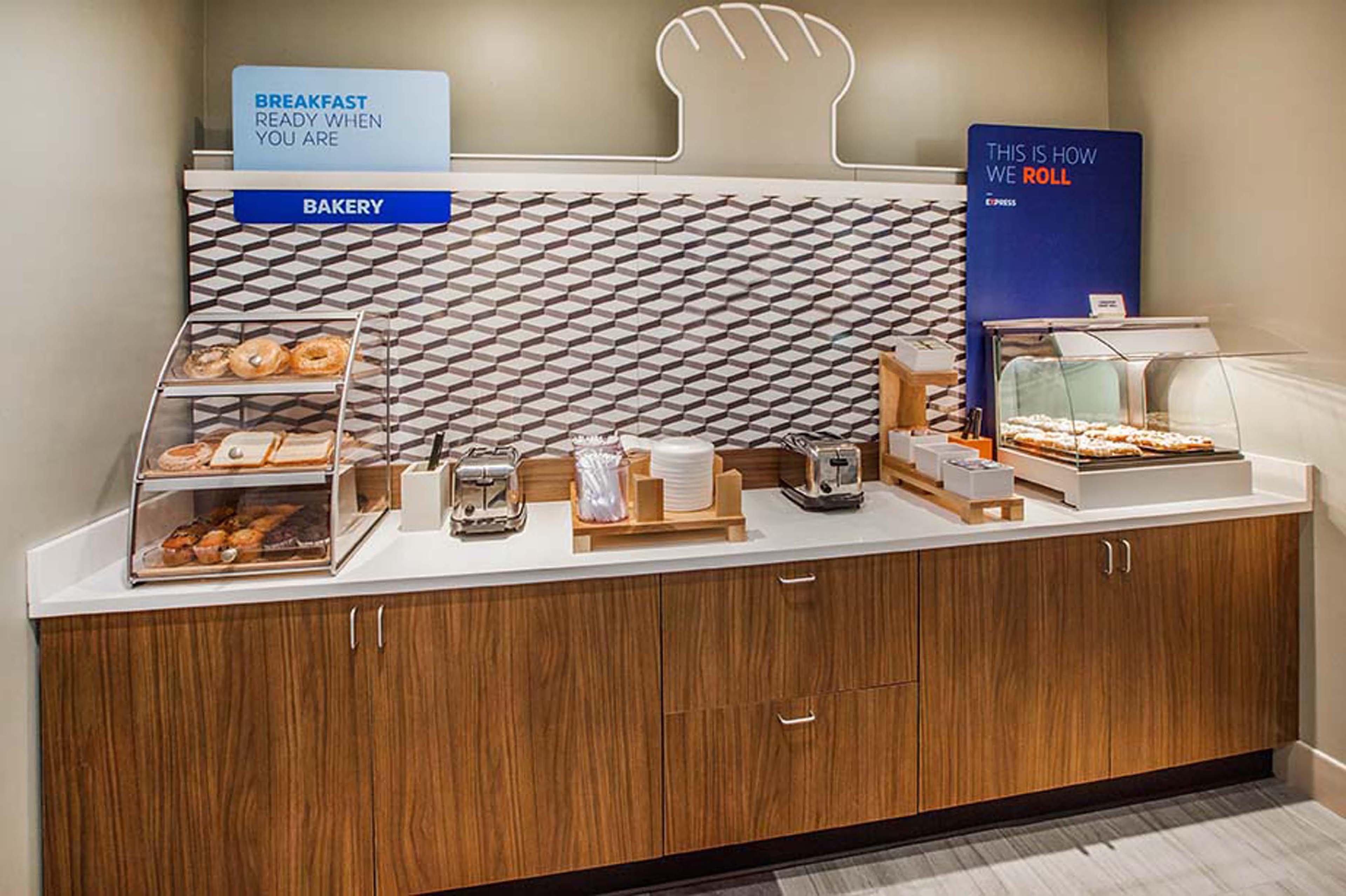 Holiday Inn Express - Williamsburg Busch Gardens Area By Ihg Exterior foto